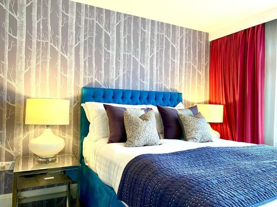 Stunning 3 Bedroom Penthouse Apartment - Free Parking & Wifi - 1 Minute Walk To Poole Quay - Great Location - Free Parking - Fast Wifi - Smart Tv - Newly Decorated - Sleeps Up To 6! Close To Poole & Bournemouth & Sandbanks Extérieur photo